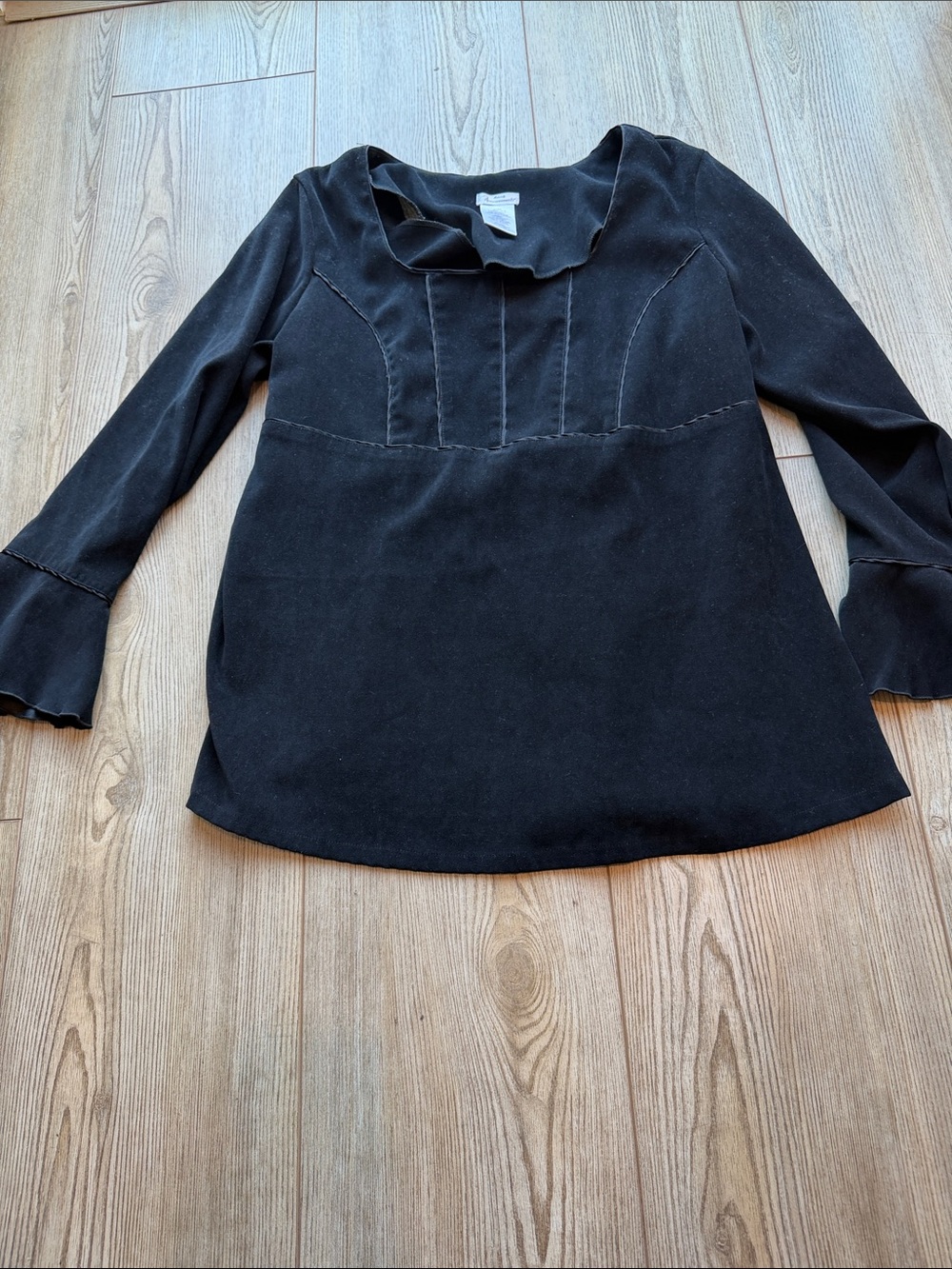 Women's Black Long-Sleeve Scoop Neck Tunic